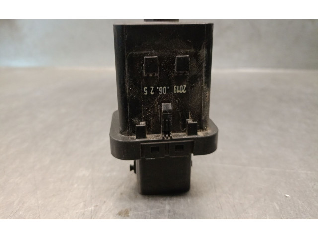 Блок предохранителей 91212-J7330, 91956-J7202   KIA Xceed    