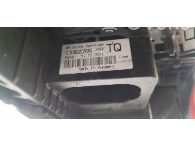 Блок предохранителей  13362765   Opel Meriva B    