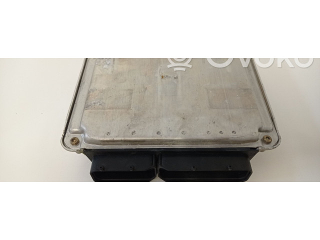 Блок управления двигателя 8N0906018A   Audi TT Mk1