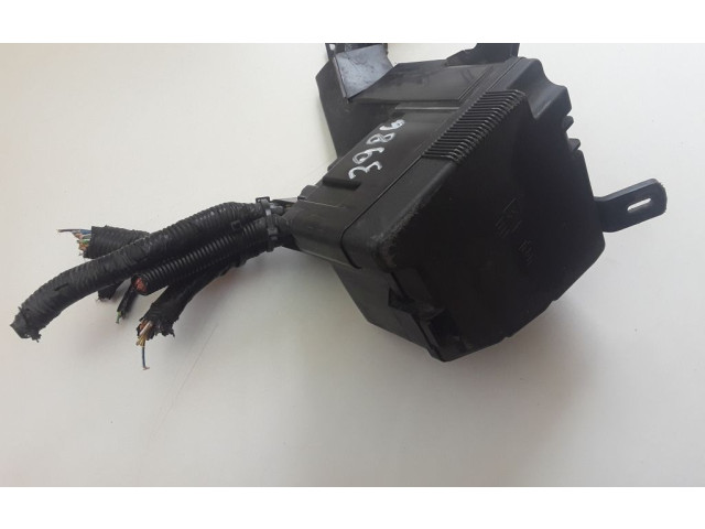 Блок предохранителей 8V5114B144BB   Ford Transit -  Tourneo Connect    