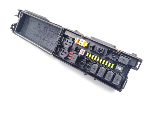 Блок предохранителей 04692087AB Jeep Commander