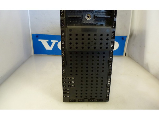 Блок предохранителей  8651548, 8651547   Volvo V70    