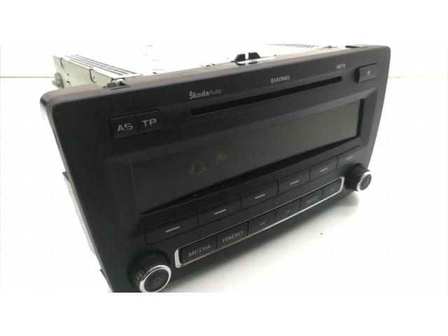 Радио/ проигрыватель CD/DVD / навигация