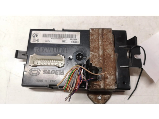 Блок управления двигателем Блок управления 18217981, 8200943317   Opel Vivaro