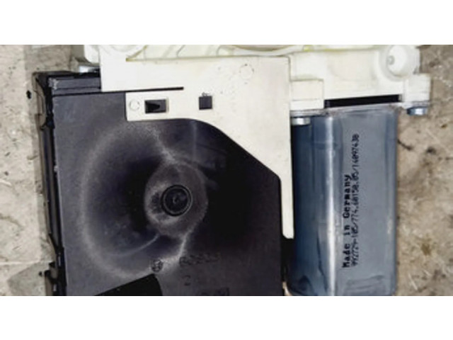 Передний двигатель механизма для подъема окон