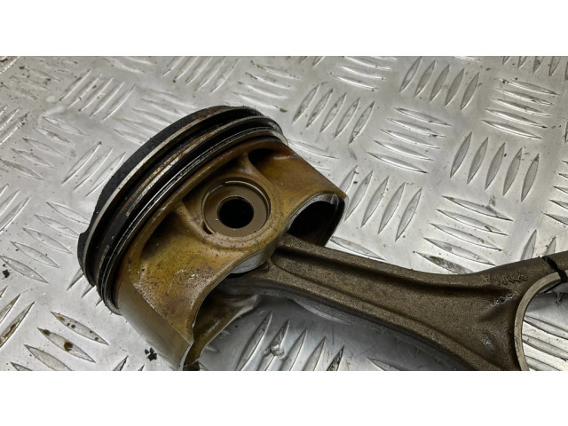 Píst 7 603 480, 11247603480 BMW 7 F01 F02 F03 F04 pro benzínový motor 4.4