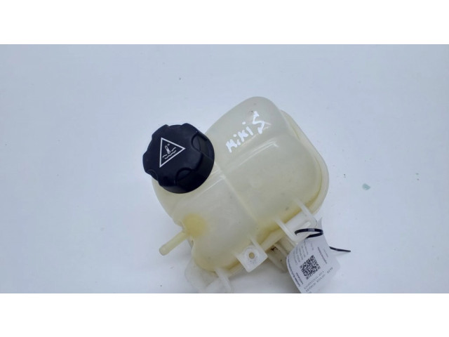 Расширительный бачок охлаждающей жидкости