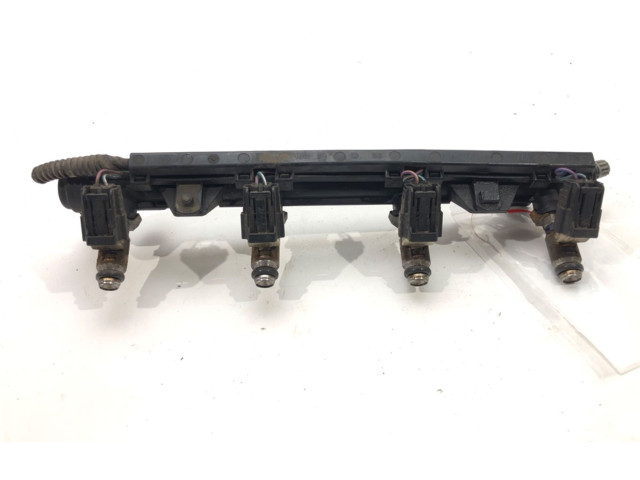 Топливная рампа 036971824D   Skoda Roomster (5J)  