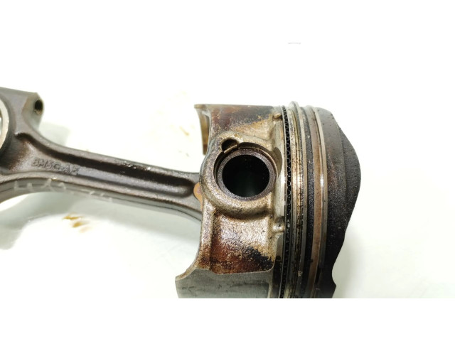 Píst    Ford Focus C-MAX  pro benzínový motor 1.6  1.6 EcoBoost