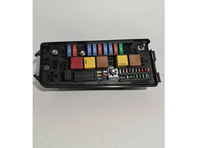 Блок предохранителей 13190892, 519115000   Opel Vectra C    