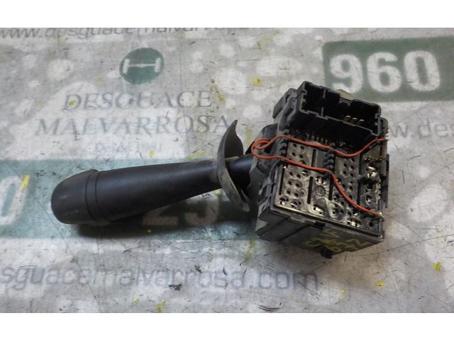 Ручка стеклоочистителей 8201168008, 681727472R   Dacia Dokker