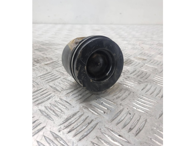 Píst 10653 Opel Vivaro