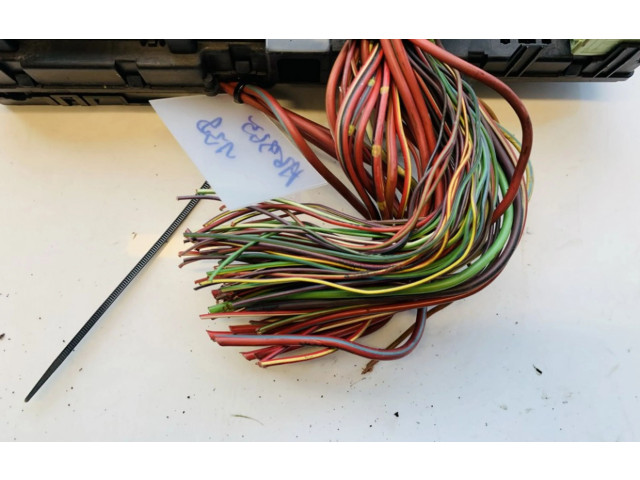 Блок предохранителей  8380407, 8380409   BMW 1 E81 E87    