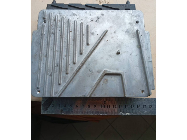 Блок управления двигателя MB079700, 8200000587 Volvo V70