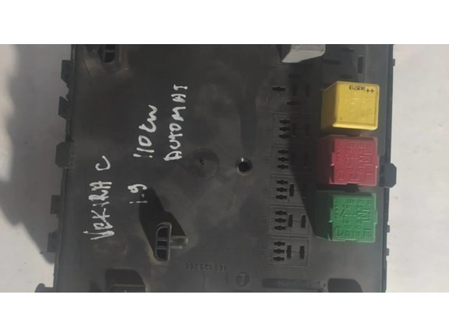 Блок предохранителей 13189926, 00027632 Opel Vectra C