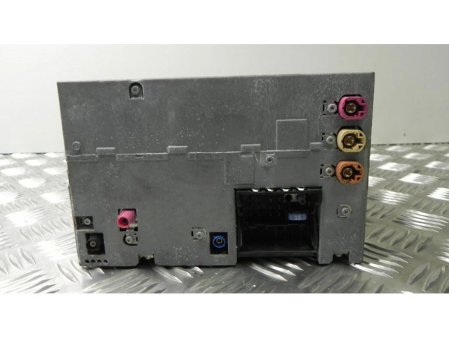 Радио/ проигрыватель CD/DVD / навигация