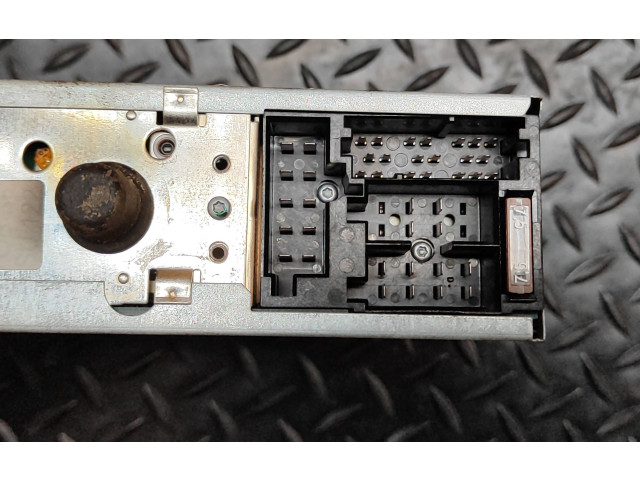 Радио/ проигрыватель CD/DVD / навигация