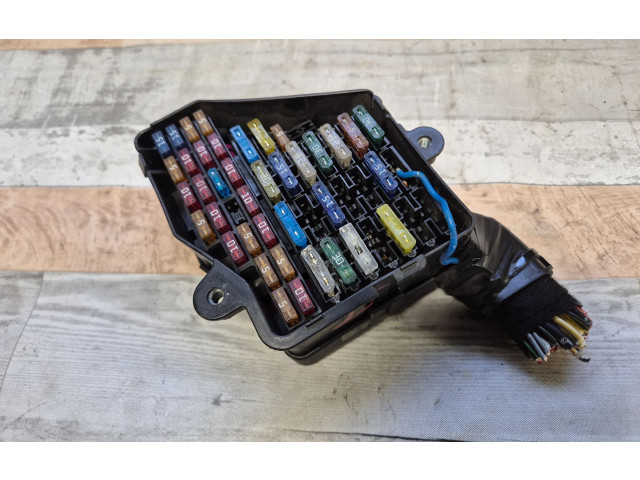 Блок предохранителей     Audi A6 S6 C5 4B    