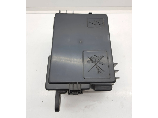 Блок предохранителей 243809977R, 243125479R Dacia Spring