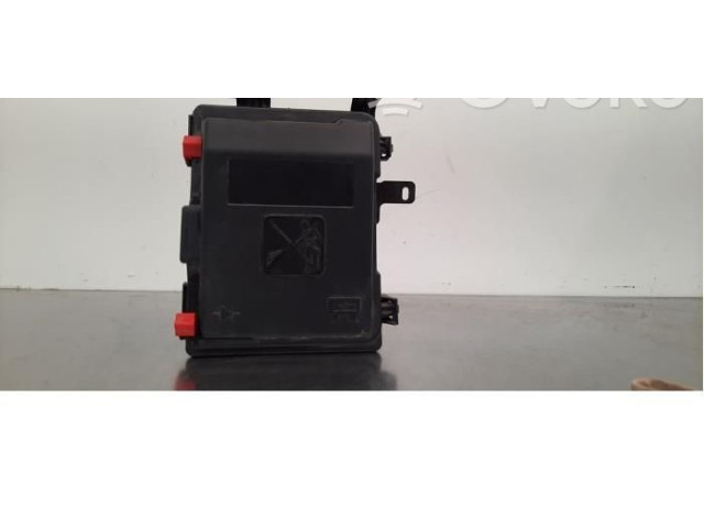 Блок предохранителей     Peugeot Partner III    