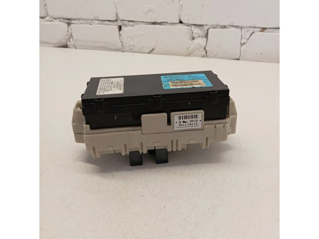 Блок предохранителей MN141424, 311041192 Mitsubishi Endeavor