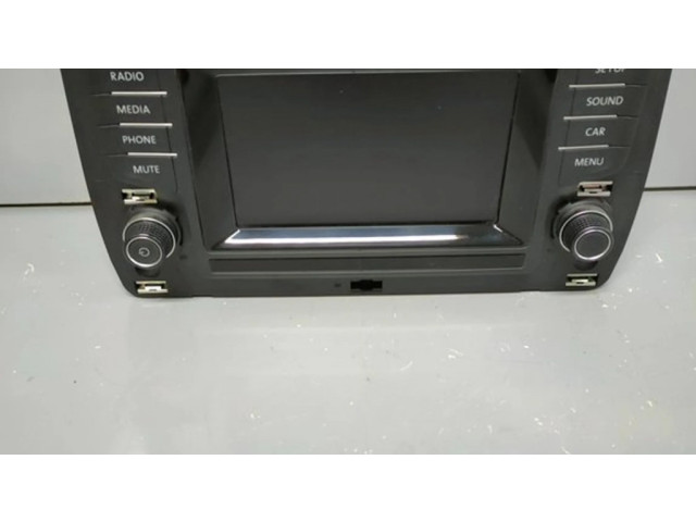 Радио/ проигрыватель CD/DVD / навигация