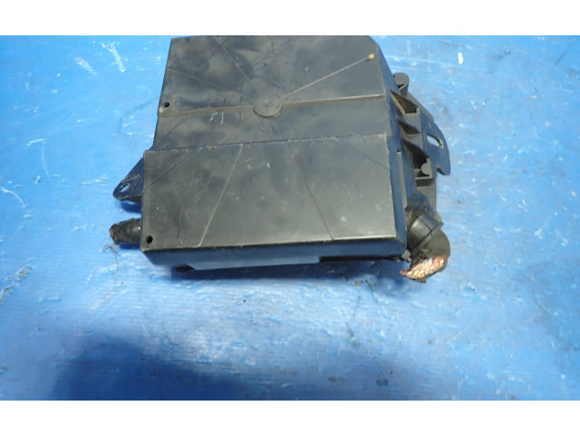 Блок предохранителей  674661C   Renault Clio III    