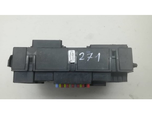 Блок предохранителей 00520780630, 28547072 Jeep Renegade