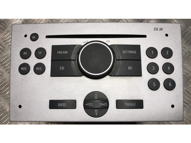 Радио/ проигрыватель CD/DVD / навигация