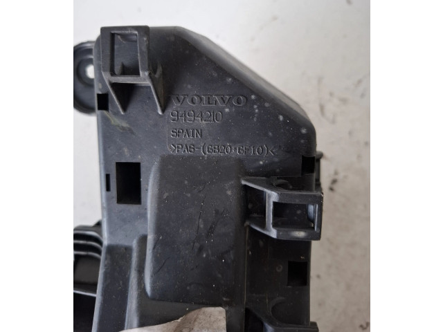 Блок предохранителей  9494210   Volvo V70    