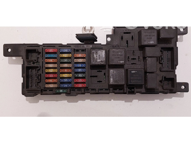 Блок предохранителей 518717004, 8637841   Volvo V70    