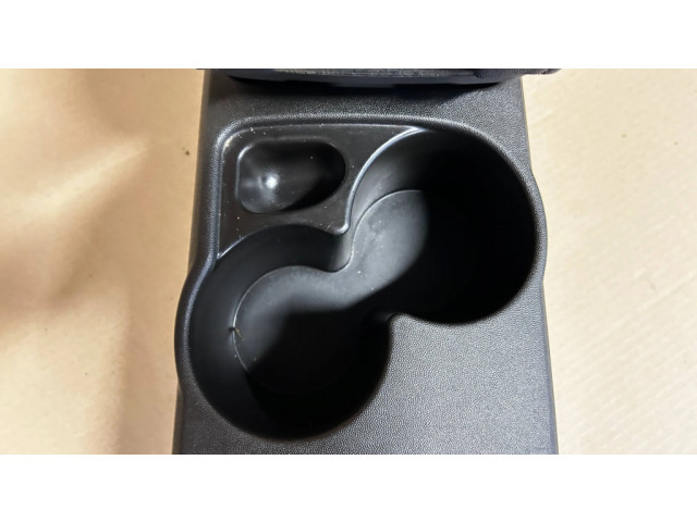 Другая центральная деталь консоли (туннеля)