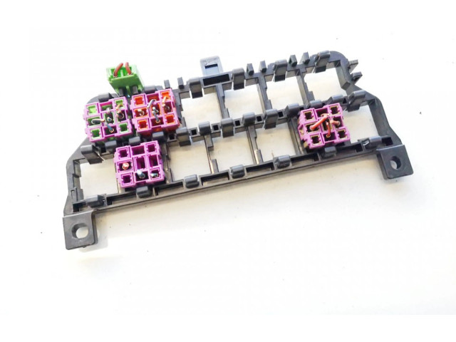 Блок предохранителей 8D0937503E Volkswagen Golf IV