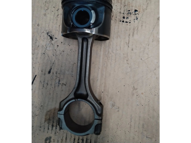  Поршень с шатуном -   Mitsubishi ASX  