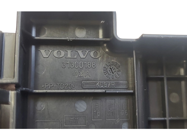 Блок предохранителей 31300188, 31300189 Volvo S60