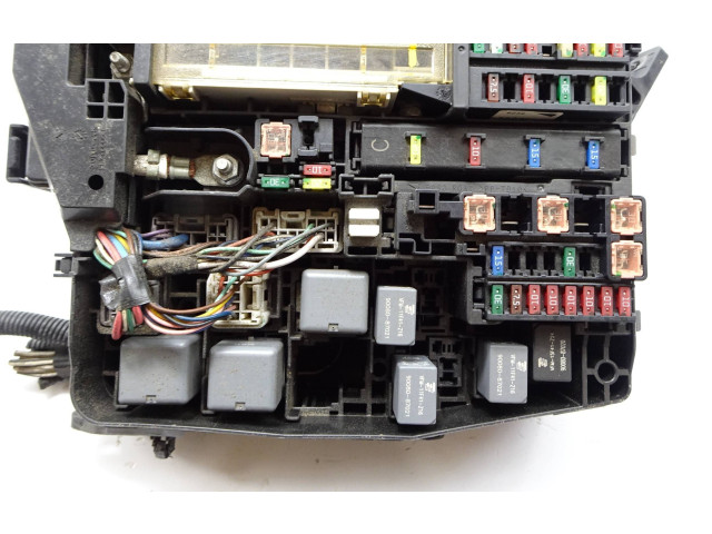 Pojistková skříňka 8211105X21, 864AE Toyota Avensis T270 2014