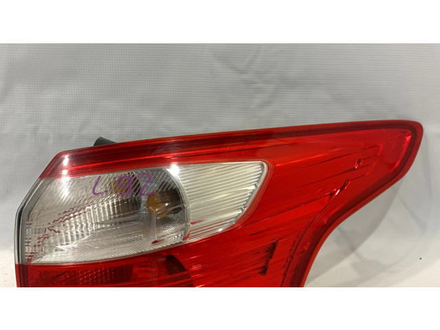 Задний фонарь правый сзади     Ford Focus   2010-2017 года