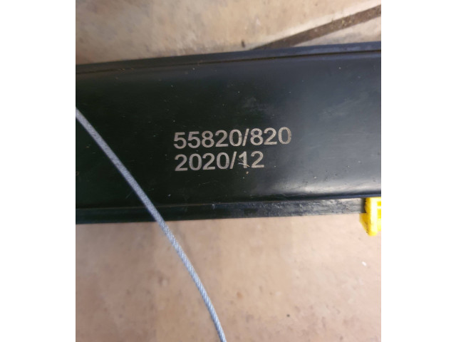 Передняя рамка дверного стекла 55820820, 202012   Audi A4 S4 B6 8E 8H