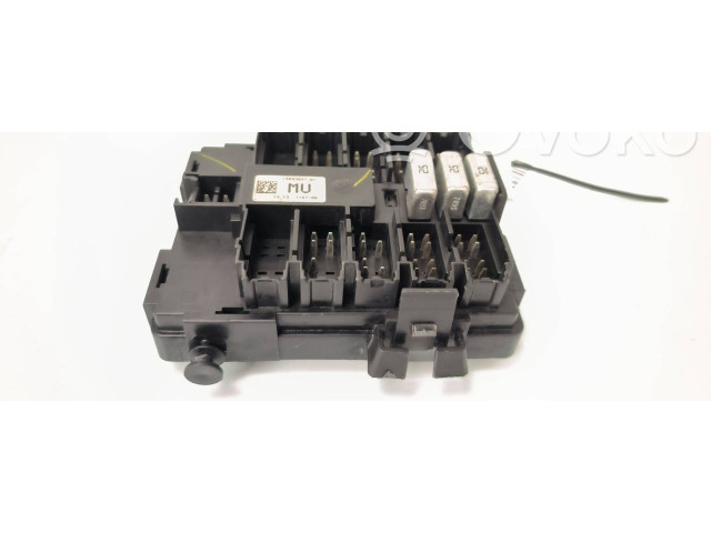 Блок предохранителей 15093837   Cadillac Escalade    