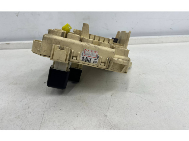 Блок предохранителей Lexus IS 200-300