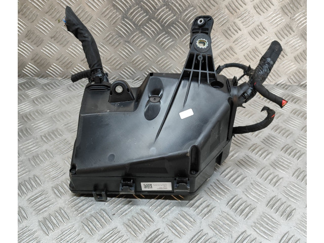 Блок предохранителей 32331868, 8891995098 Volvo XC40