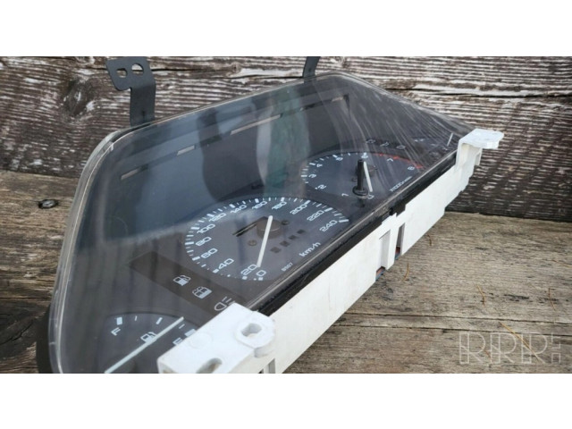 Přístrojová deska  Mazda 323 1993   