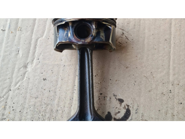 Píst 7586491, 7610296 BMW 7 F01 F02 F03 F04 pro benzínový motor 0.7 N55B30A Benzinas