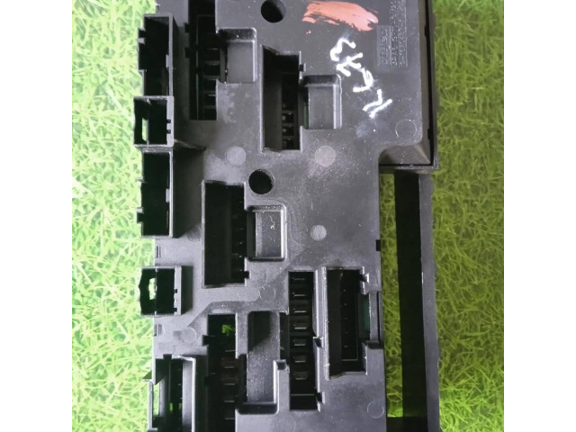 Pojistková skříňka 9210861, 000275261 BMW 7 F01 F02 F03 F04 2011