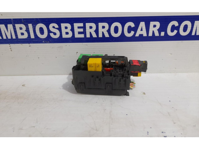 Блок предохранителей 9806192580   Peugeot Expert    