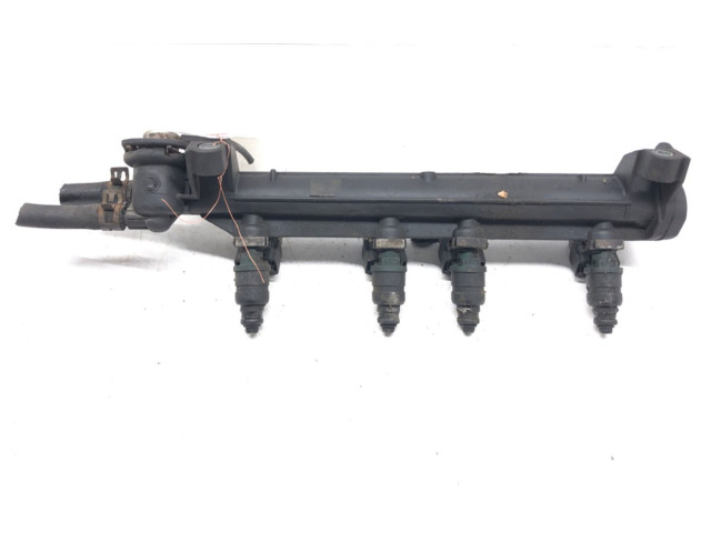 Топливная рампа 037906031AA   Volkswagen Golf IV  