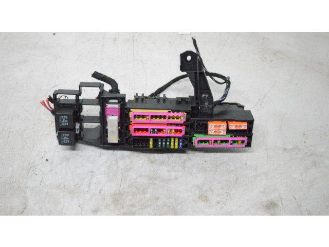 Блок предохранителей    Audi A6 S6 C7 4G    