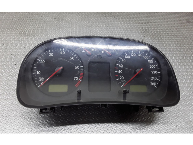 Přístrojová deska Volkswagen Bora 2000 1J0919881B