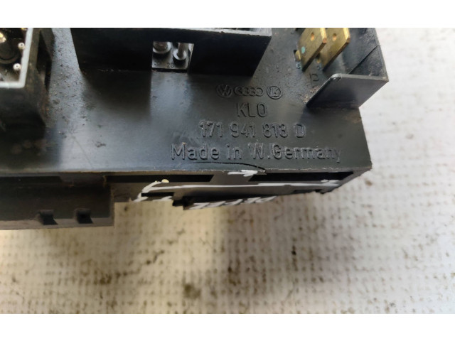 Pojistková skříňka 171941813D Volkswagen PASSAT B3 1991