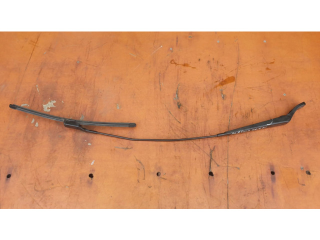 Стеклоочиститель лобового стекла